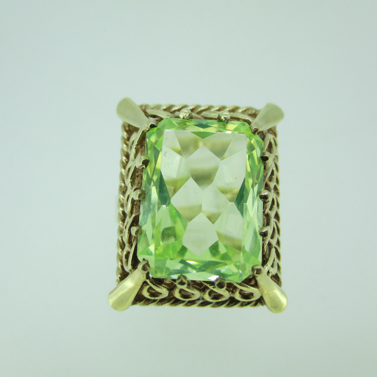 Vintage 10k Yellow Gold Created Green Stone Fashion Ring Size 6