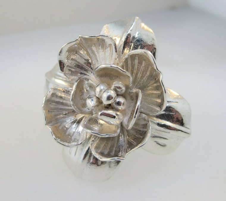 Sterling Silver Flower Burst Ring. Size 6 ½ *