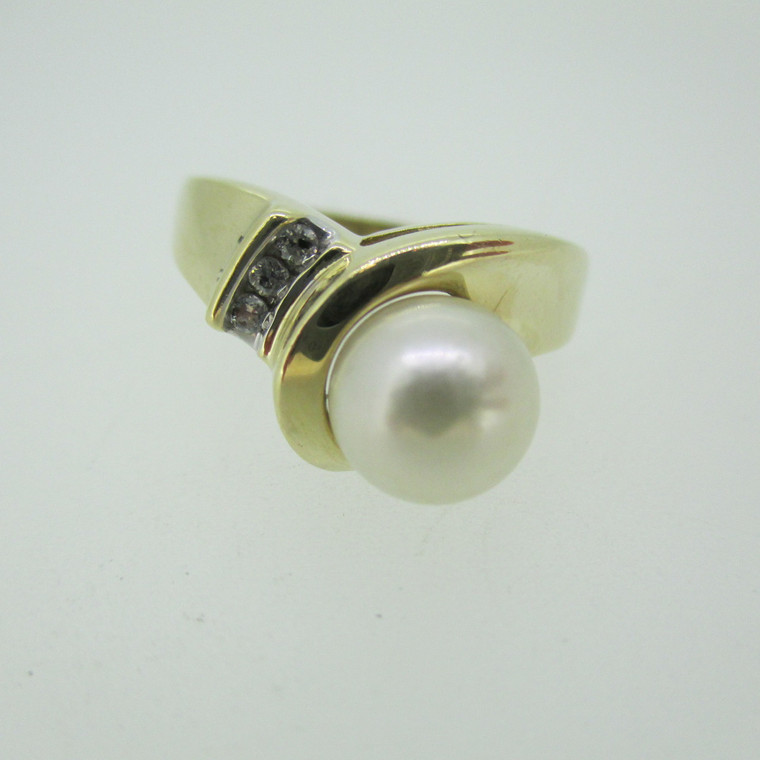 14k Yellow Gold 7.9 mm Pearl Ring with Diamond Accents Size 6 3/4