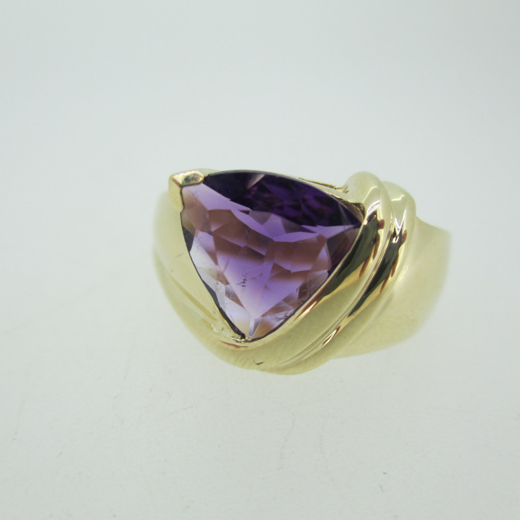 10k Yellow Gold Trillion Cut Amethyst Fashion Ring Size 7 1/4
