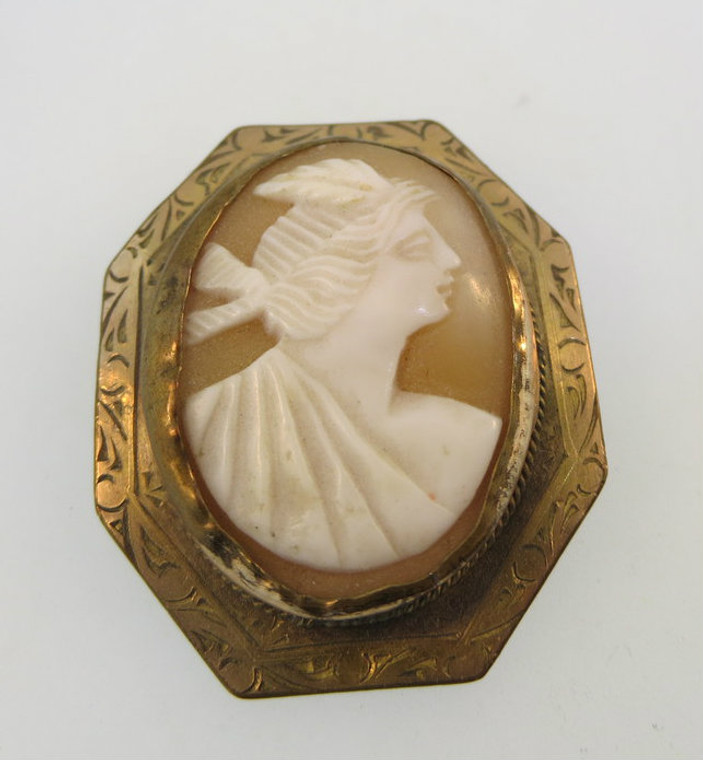 Vintage Gold Filled Octagon Conch Shell Cameo Brooch with Beautiful Boarders