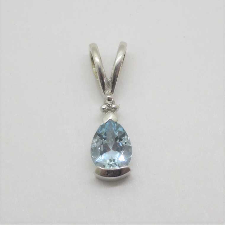 14k White Gold Teardrop Pear Cut Aquamarine Pendant with Diamond Chip Accent