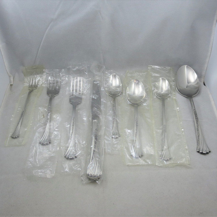 Oneida Distinction Deluxe Stainless Steel Flatware 8 Pc Individual Place Setting