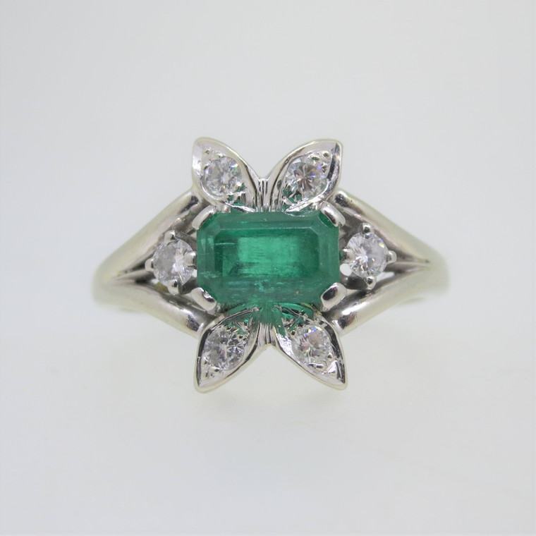 14k White Gold Emerald & Approx .15ct TW Diamond Fashion Ring Size 6 3/4