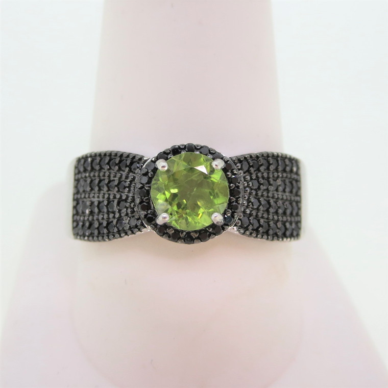 Sterling Silver Ring with Peridot Stones and Black Stones Size 11