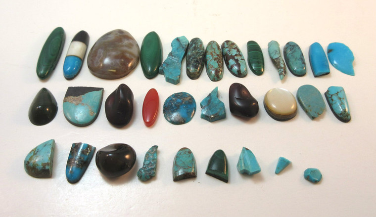 Mixed Lot 32 Turquoise Onyx Coral Malachite & More Loose Stones ***