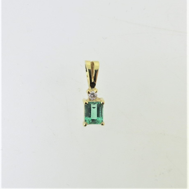 18K Yellow Gold Emerald Cut Emerald Diamond Chip Accented Petite Pendant