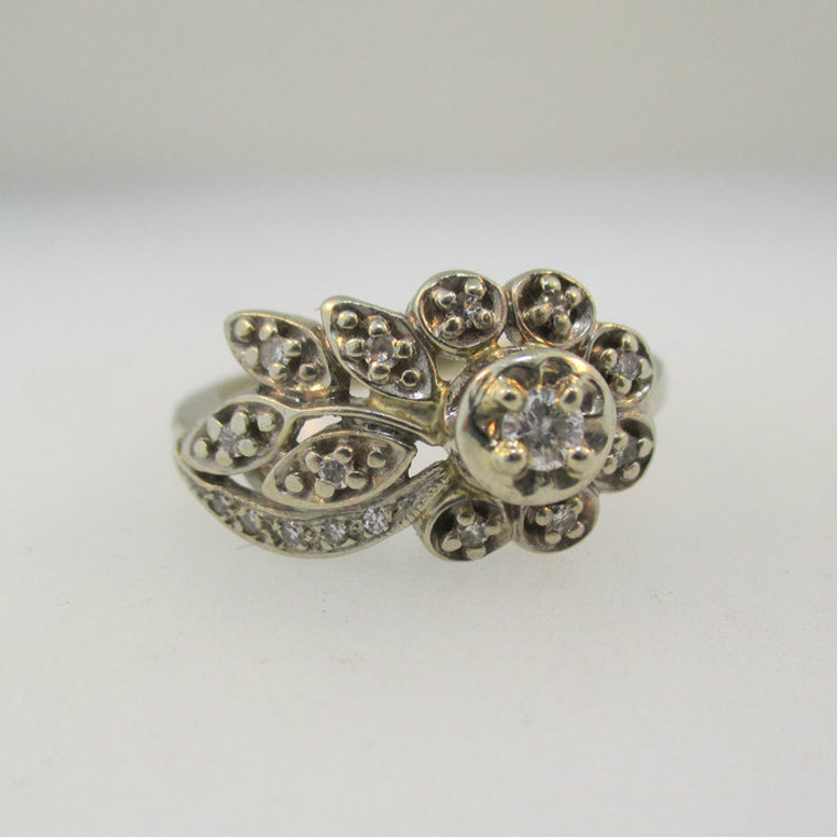 Vintage CA 1940s 14k White Gold Approx .11ct TW Round Brilliant Cut Diamond Ring Size 6 *