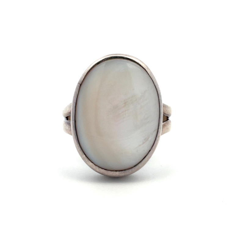 Sterling Silver Oval Mother of Pearl with Split Shank Band Ring Size 5.5