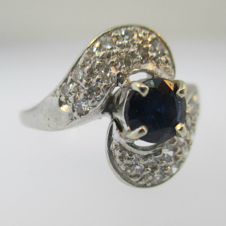 Vintage Platinum White Gold Round Sapphire with Diamond Accents Size 6 1/2