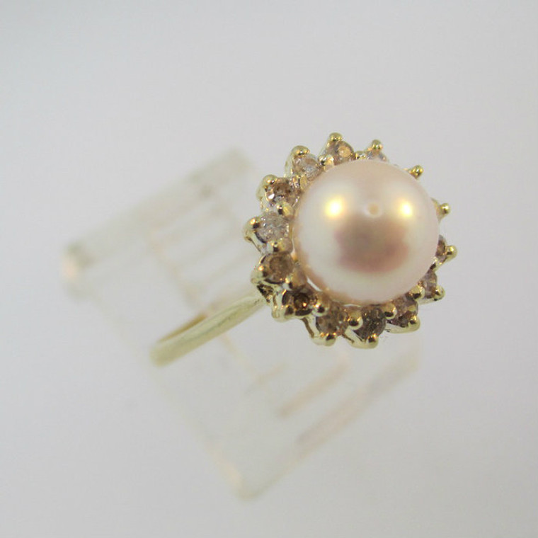 14k Yellow Gold Pearl and Diamond Ring Size 6 1/2