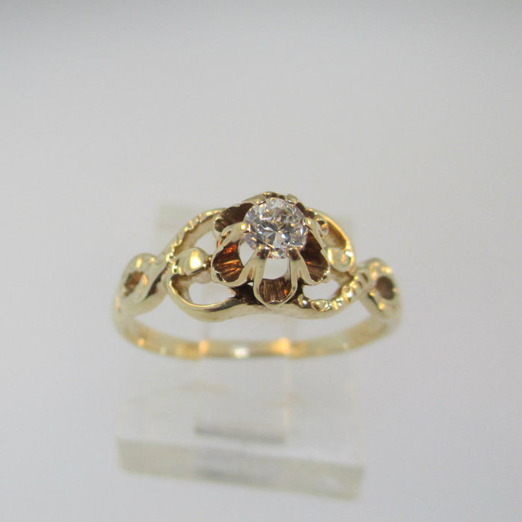 14k Yellow Gold European Cut Approx .10ct Diamond Ring Size 5