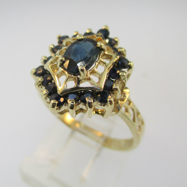 10k Yellow Gold Sapphire Ring with Filigree Accents Size 7