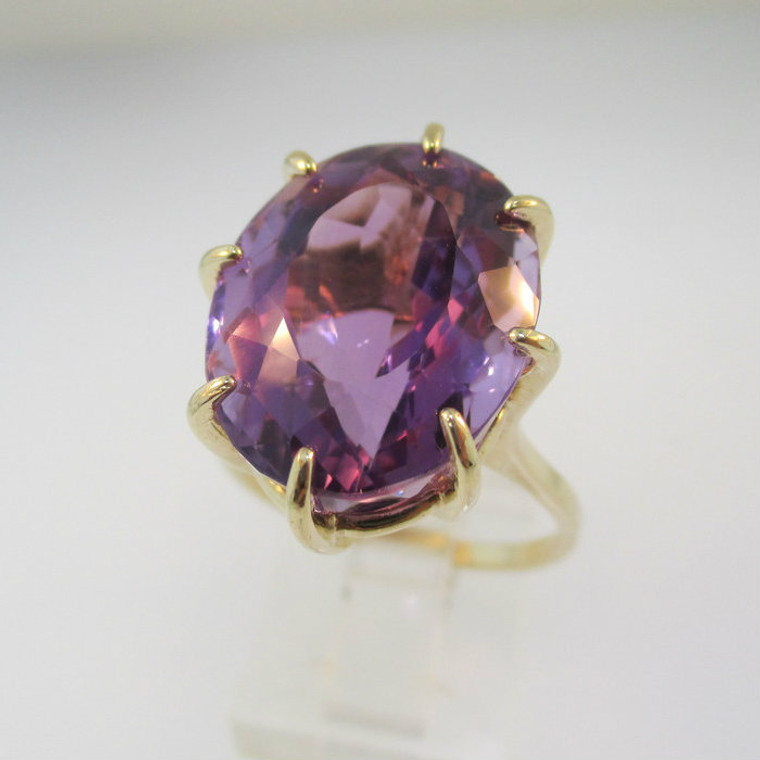 14k Yellow Gold Large Oval Amethyst Ring Size 8 1/4