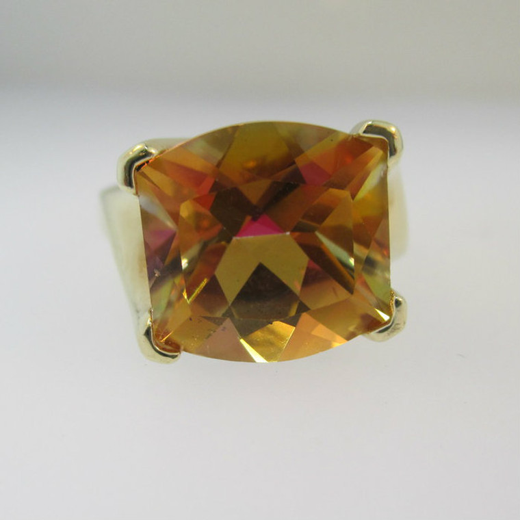 10k Yellow Gold  Azotic Topaz Ring Size 6 3/4