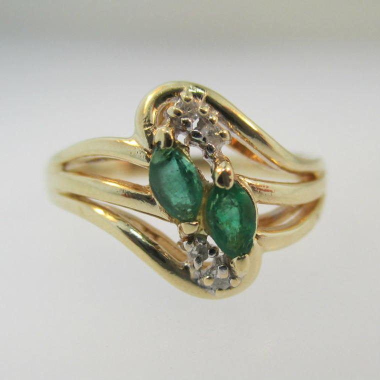 10k Yellow Gold Emerald Ring with Diamond Accents Size 4 1/4