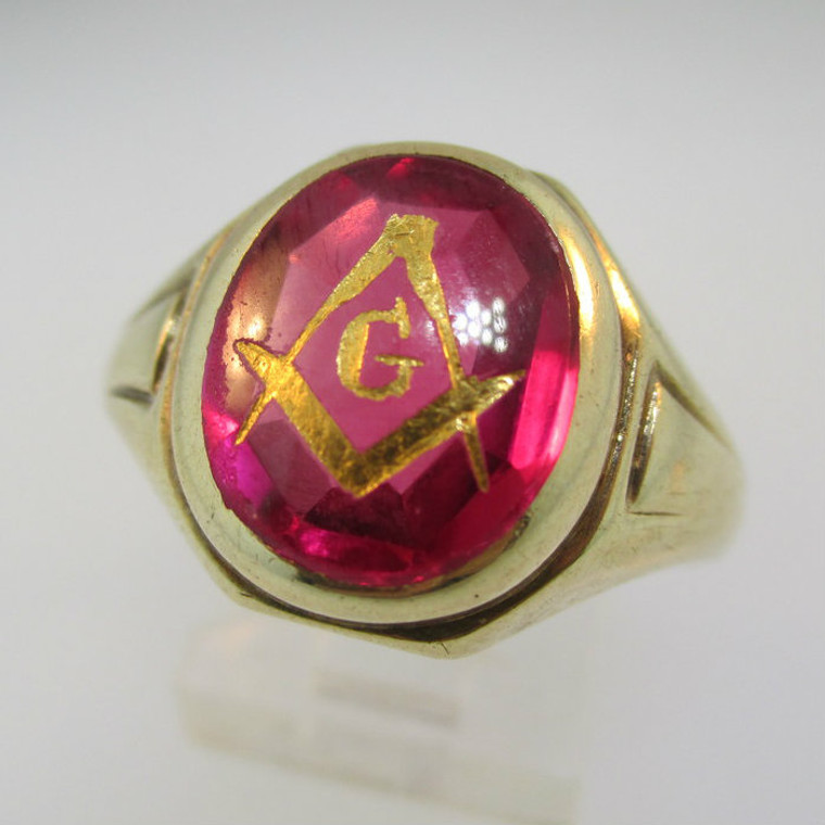 10k Yellow Gold Masonic Ring with Red Stone Size 10 1/2