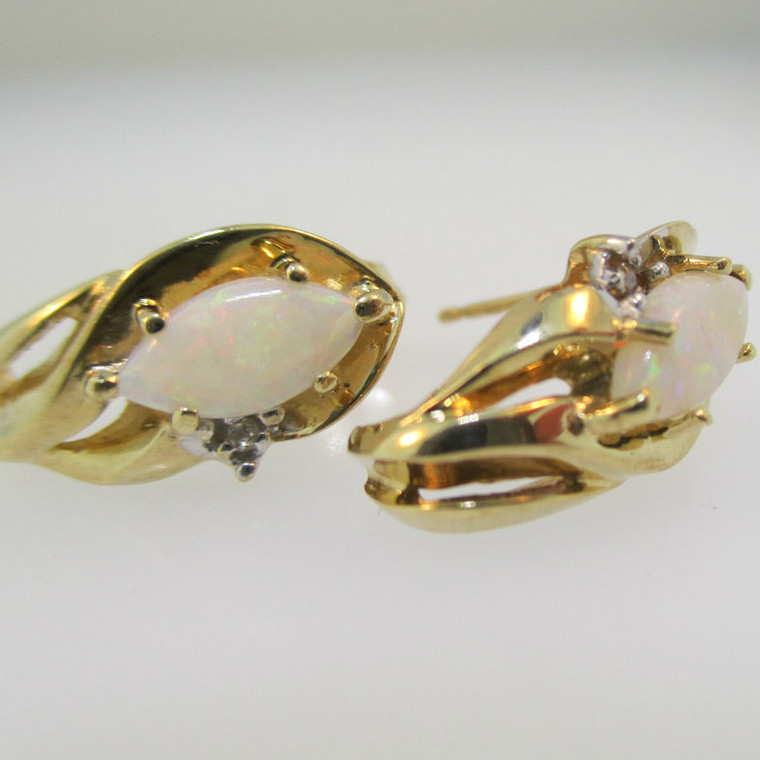 10k Yellow Gold Opal Stud Earrings