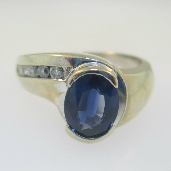 14k White Gold Oval Cut Blue Sapphire Diamond Accent Ring Size 6.5