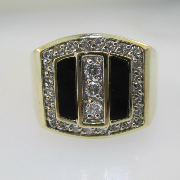 14k Yellow Gold Approx .50ct TW Round Brilliant Cut Diamond and Black Onyx Band Ring Size 10 1/4