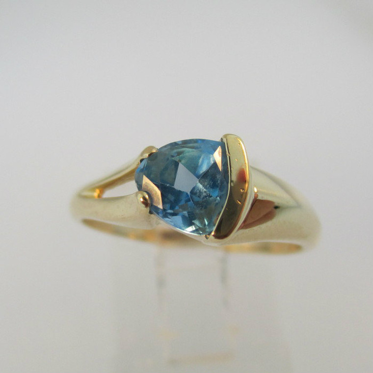 10k Yellow Gold Blue Topaz Trillion Cut Ring Size 7 1/2