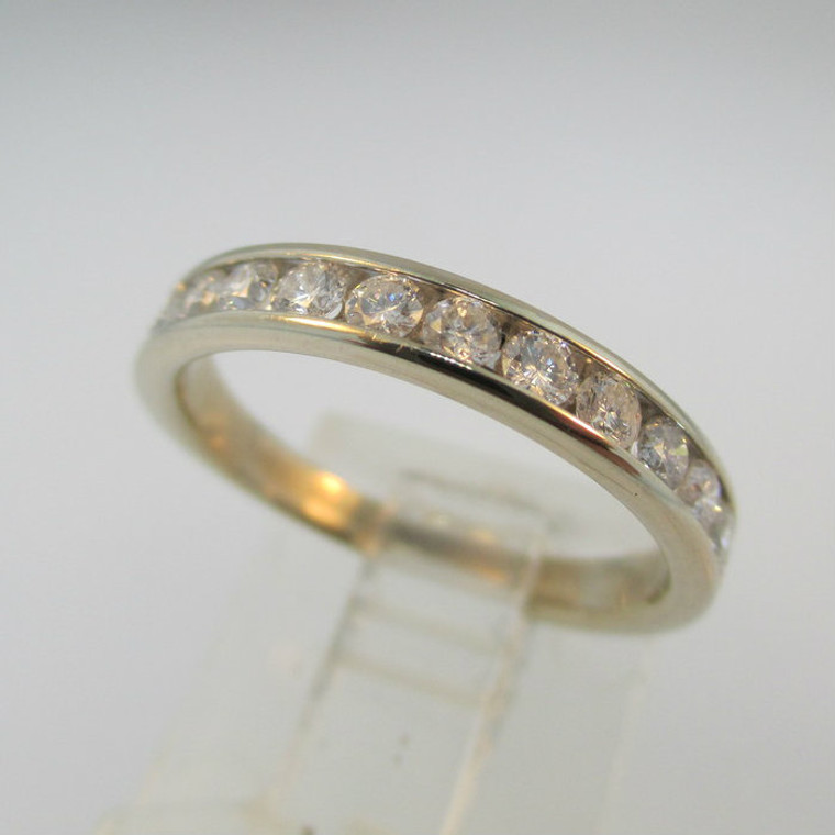 14k White Gold Approx .47ct TW Round Brilliant Cut Anniversary Band Ring  Size 6 1/4