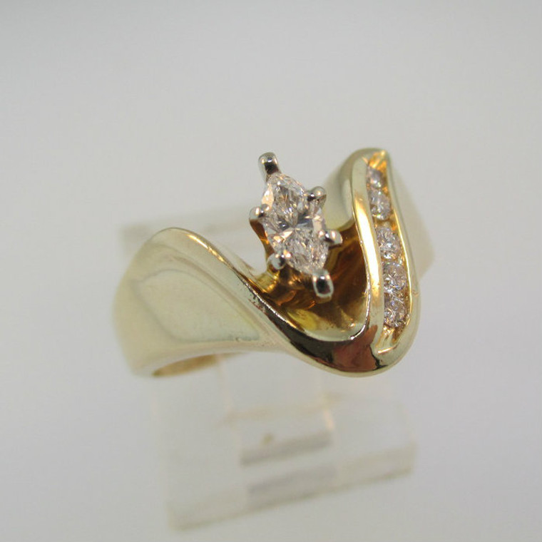 14k Yellow Gold Approx .25ct TW Marquise Cut Diamond Ring Size 5 1/2