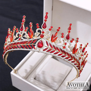 Koop een gouden disney prinsessen tiara Melania met fijne strass steentjes en rode kunstdiamanten op Avotheastore.com