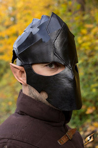 Koop een Epic Armoury Assassin Helm - Zwart bij Avothea Store