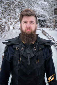 Koop een Epic Armoury Schaduw Suède Schouder Harnas - Zwart bij Avothea Store