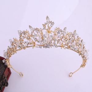 Koop een gouden disney elfenprinses tiara Althea met fijne strass steentjes en parels op Avotheastore.com Koop een gouden disney elfenprinses tiara Althea met fijne strass steentjes en parels op Avotheastore.com
