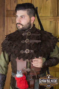 Koop een Rawblade Oria Schubben Gorget - Bruin bij Avothea Store