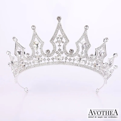 Koop een Zileverkleurige prinsessen tiara met fijne strass steentjes op Avotheastore.com