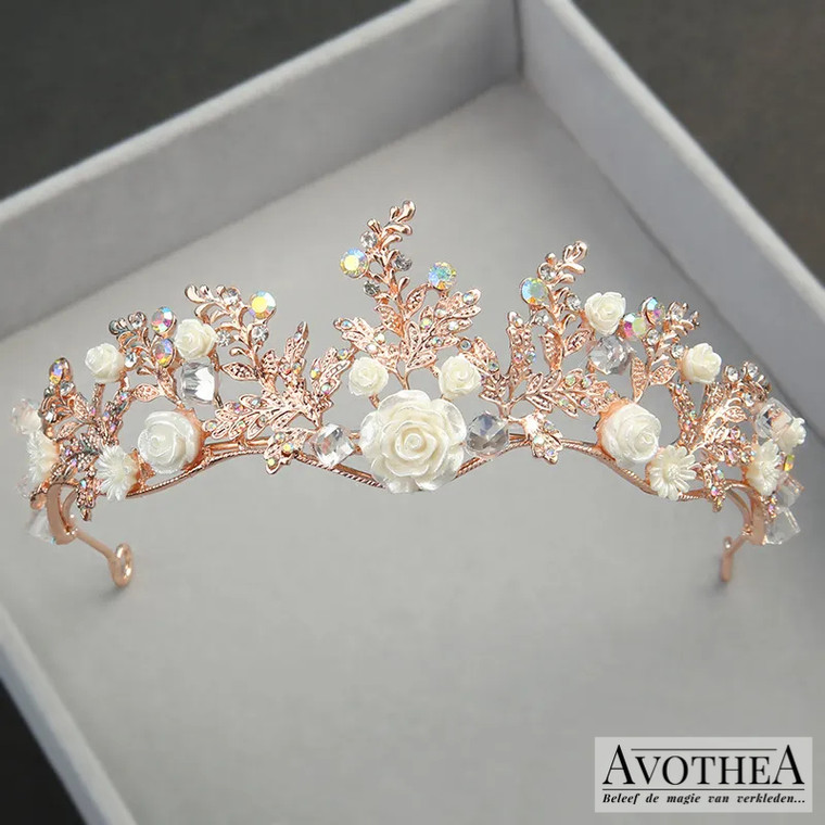 Koop een rose gouden disney elfenprinses tiara Eira met met witte bloemen op Avotheastore.com