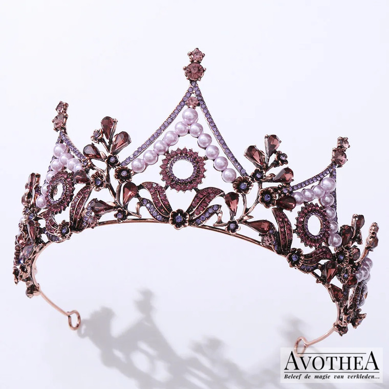 Koop een gouden disney prinsessen tiara Maleficent met fijne strass steentjes en parels op Avotheastore.com