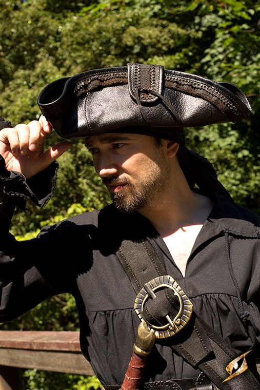 Koop een Epic Armoury Tricorne Piratenhoed - Zwart bij Avothea Store