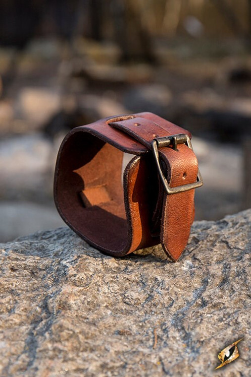 Koop een Epic Armoury Manchet Armband - Bruin - 20 cm bij Avothea Store