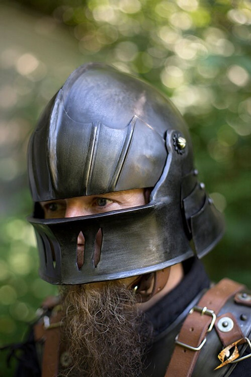 Koop een Epic Armoury Sallet - Zwart bij Avothea Store