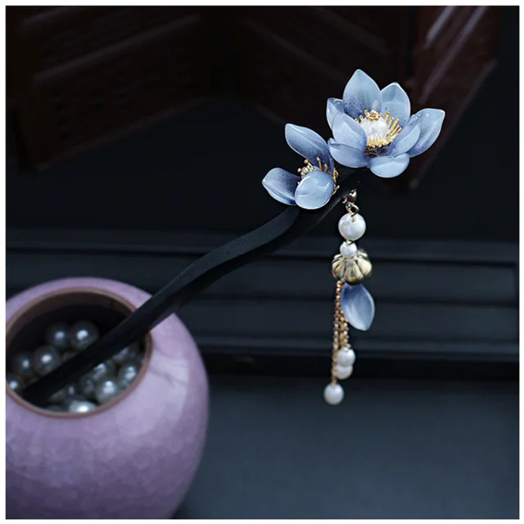 Koop een Houten Haarstok met Elegante Chinese Lelie Bloemen - Blauw bij Avothea Store