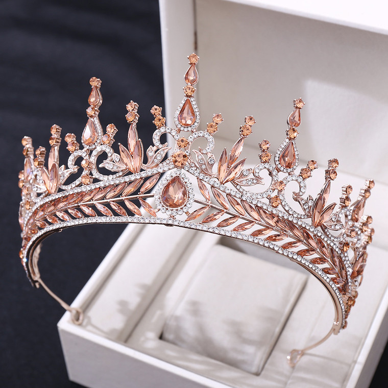 Koop een gouden disney prinsessen tiara Melania met fijne strass steentjes en roze kunstdiamanten op Avotheastore.com
