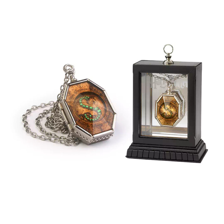 Koop een Officiële Medaillon van Zwadderich - Horcrux locket - Harry Potter bij Avothea Store