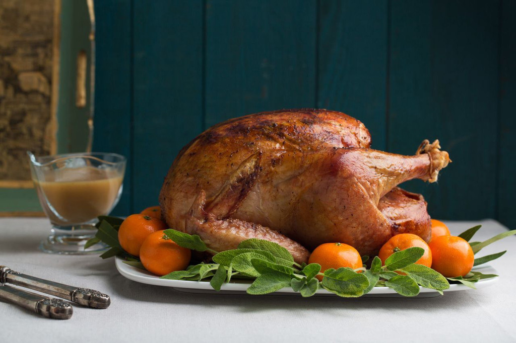 Thanksgiving Turkey Carving Perfected with ePrague's Kitchen Cutlery Lineup