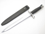 VINTAGE WENGER SWISS ARMY SURPLUS BAYONET KNIFE & SCABBARD & c. 1960s FROG