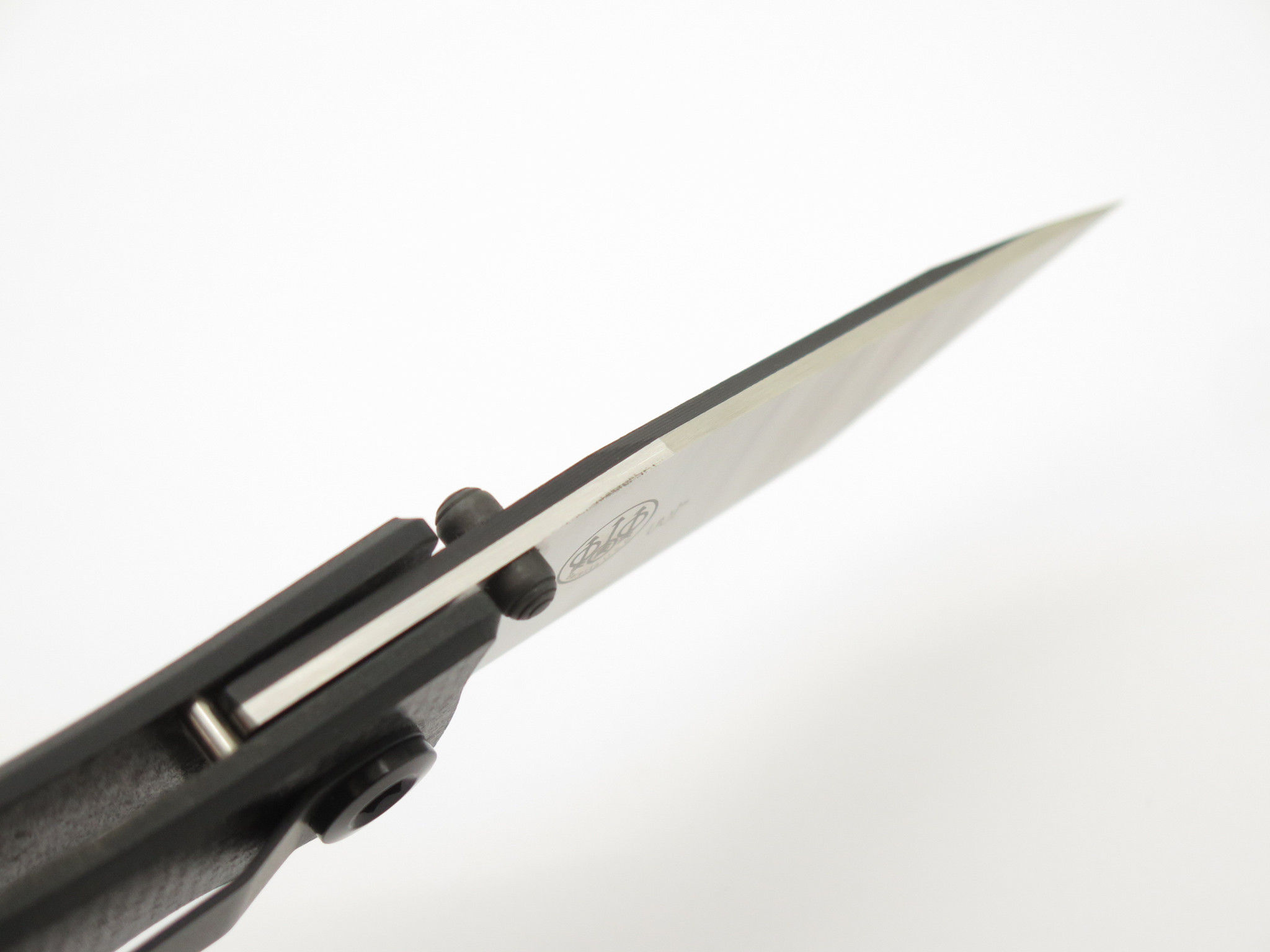ウエポン WEAPON 写真集 【未開封 新品】（透明フイルムあり） 銃 ナイフ C02O』Beretta ベレッタ Avenger VG-10 カーボン ウォーレン