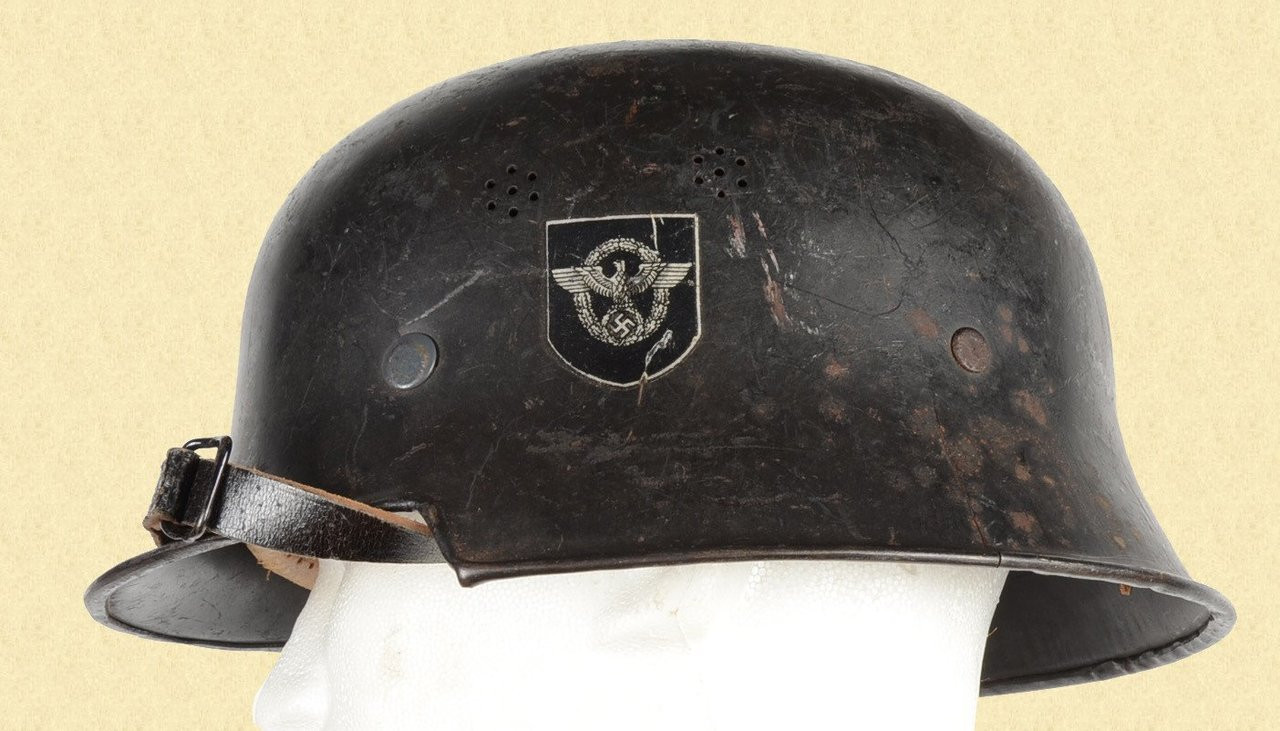 GERMAN WW2 POLICE HELMET - C16852