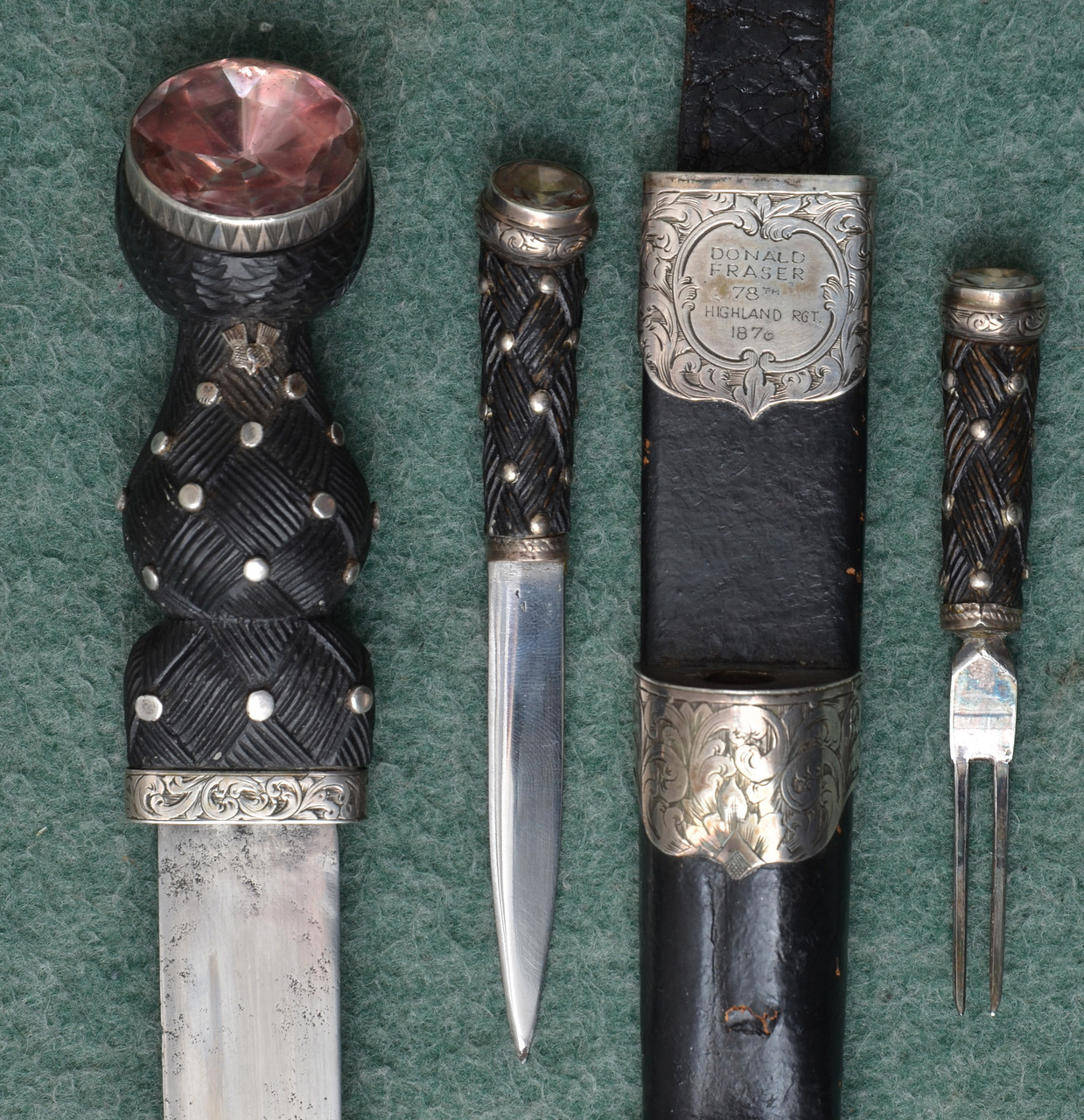 SCOTTISH DIRK WITH MINITURE KNIFE & FORK - M9150