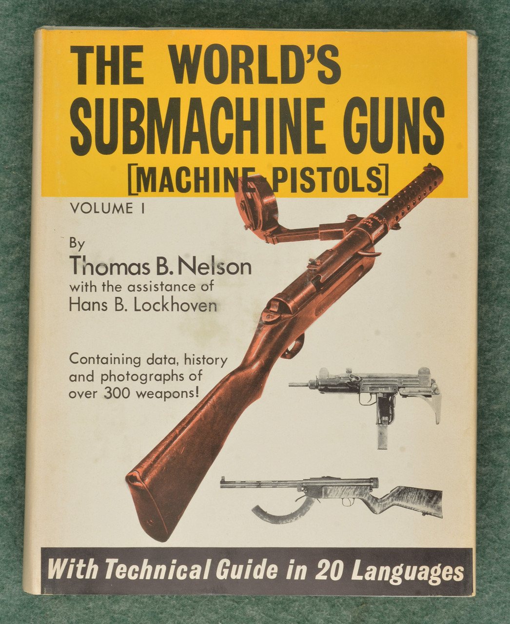 BOOK THE WORLDS SUBMACHINE GUNS - M10304