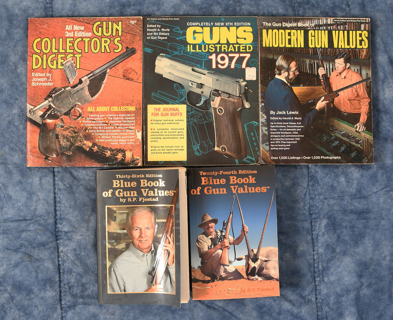 BOOK GUN COLLECTOR BOOKS - M10636