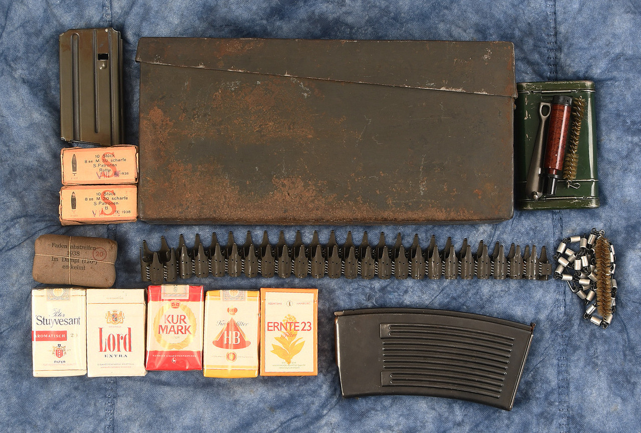 ASSORTED GERMAN WW2 VINTAGE ITEMS - C59785