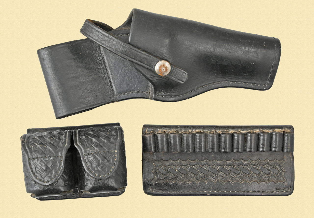 HUME HOLSTER W/ACCESSORIES - C63026